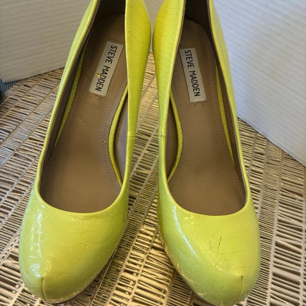 Steve Madden Nala Neon Yellow Snake Platform Heels Pumps - Women’s Size 10 - Picture 2 of 6